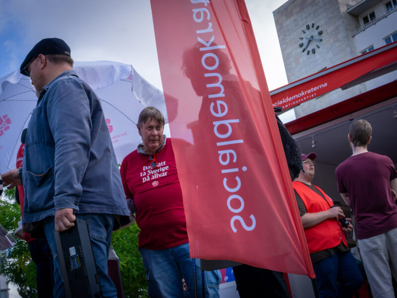 Swedish opinion polls show tightening race between left and right flanks